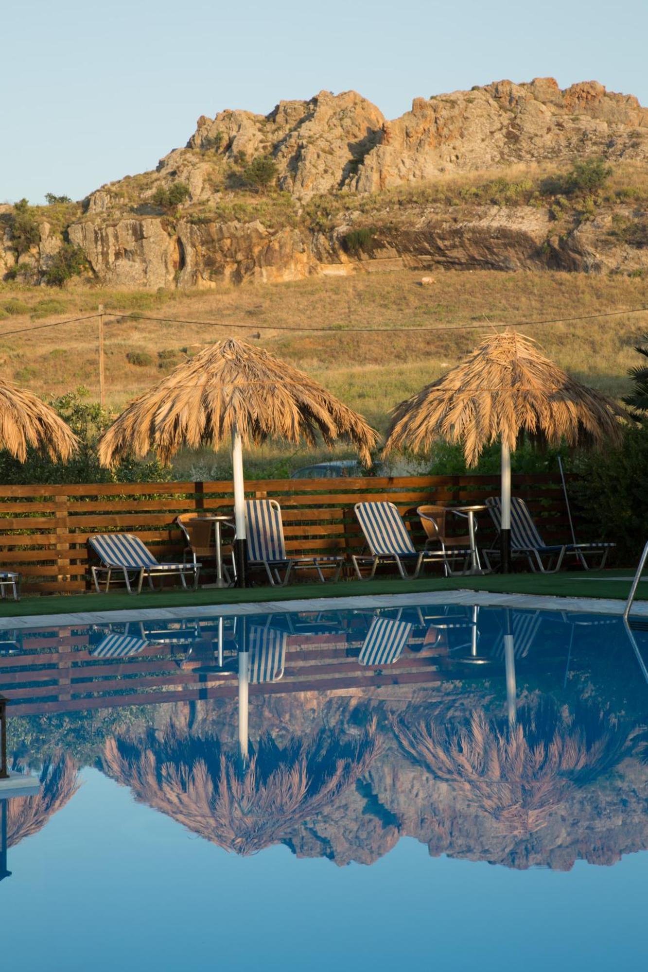 Clara Resort Петра Екстериор снимка